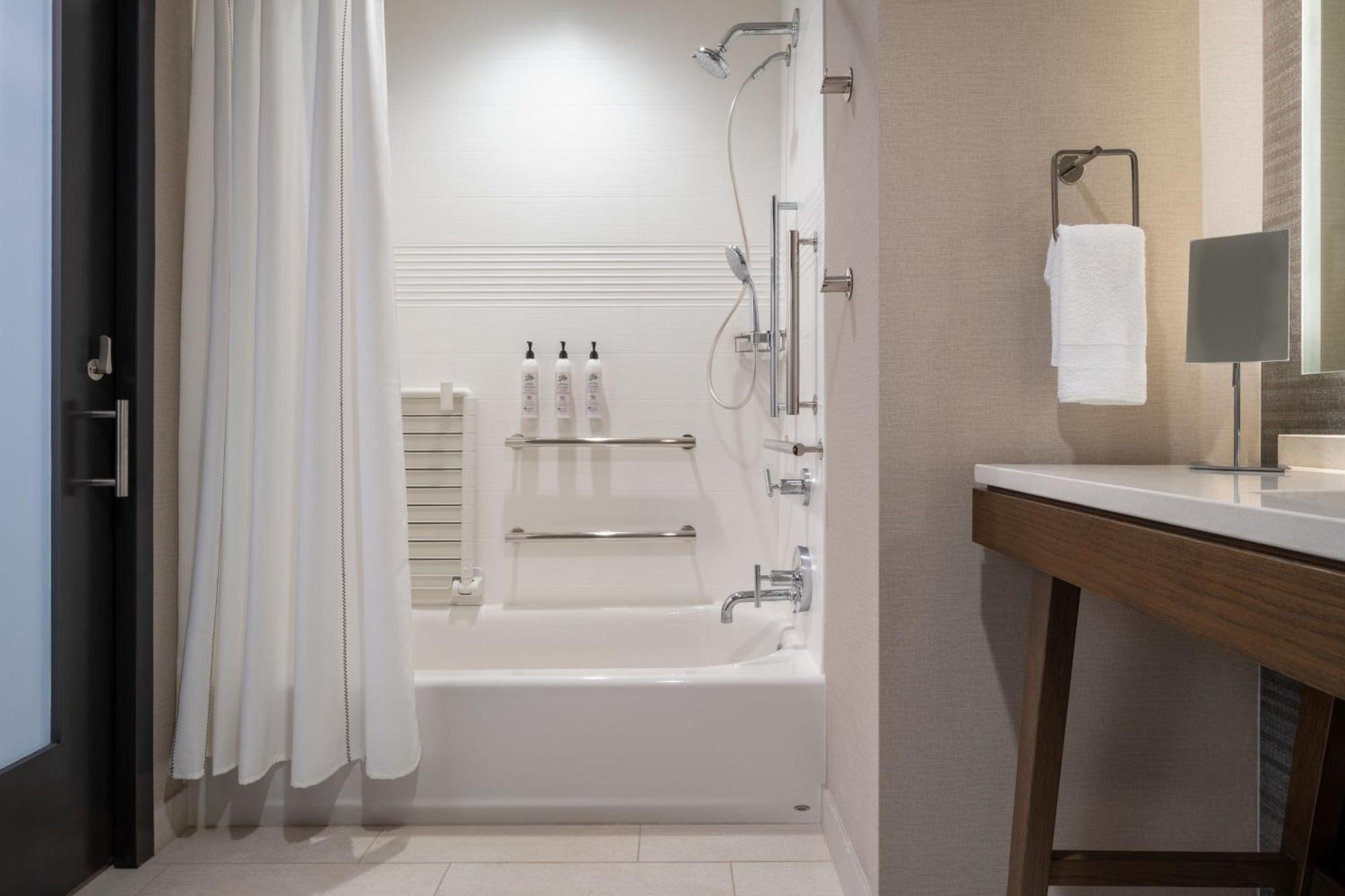 Delta Hotels By Marriott Wichita Falls Convention Center 外观 照片